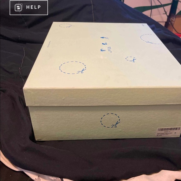 Off-white sneakers - Picture 5 of 5